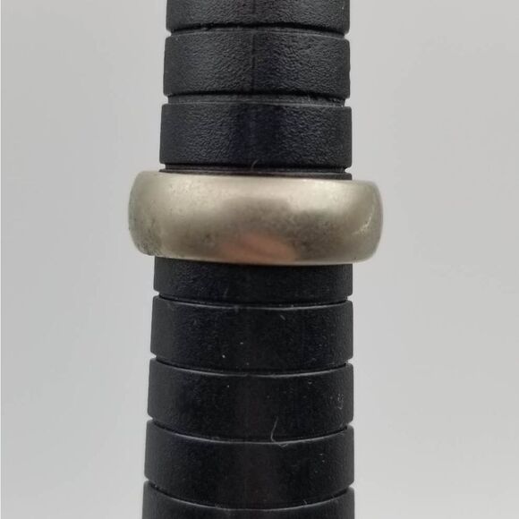 Solid sterling silver round band ring size 5.5 - Picture 2 of 2